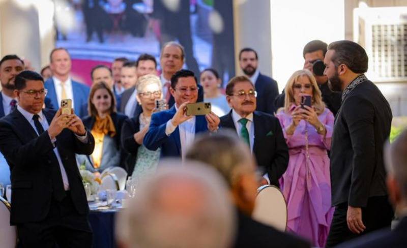 El Salvador celebró su Primer Desayuno Nacional de Oración con autoridades nacionales e internacionales